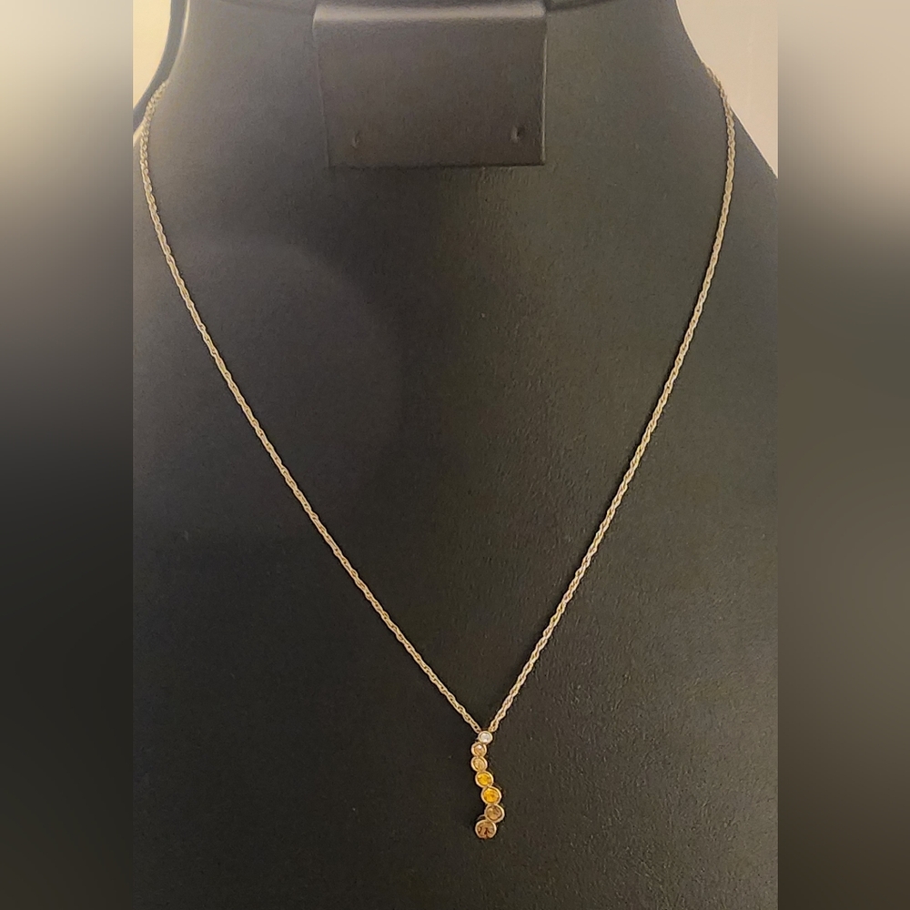 Elegant Gold Tone Necklace with Pendant